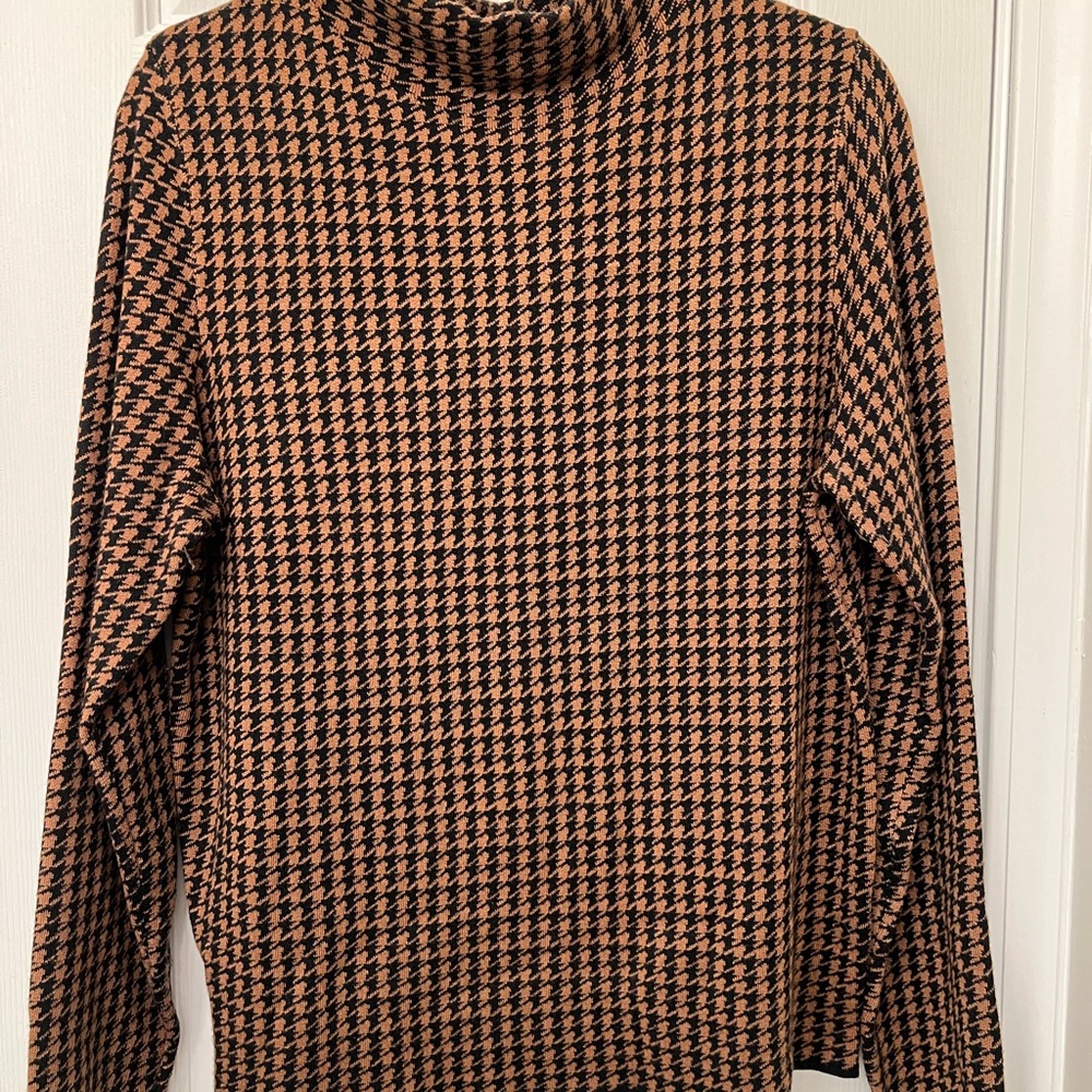 Tahari Houndstooth Knit Top